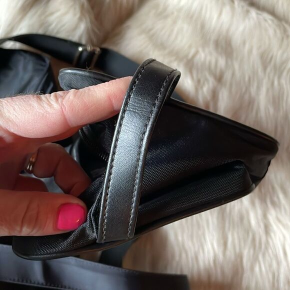 Like new black GAP duffel bag and travel toiletry travel bag - Picture 15 of 16